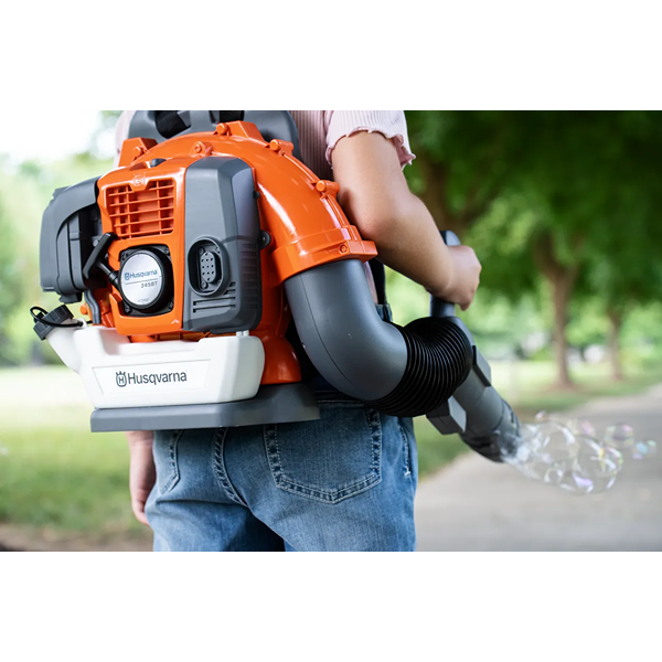 HUSQVARNA LEGETØJSRYGBLÆSER